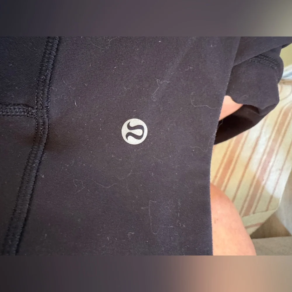 Lulu lemon size 4 - Picture 3 of 7
